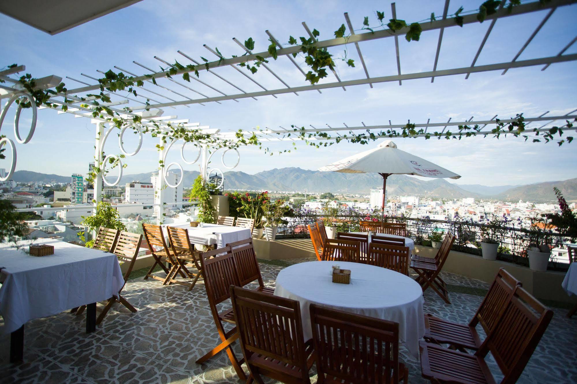 Copac Hotel Nha Trang Esterno foto